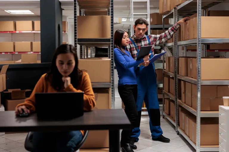 Inventory manager comparing physical stock accuracy and available inventory in a warehouse management system